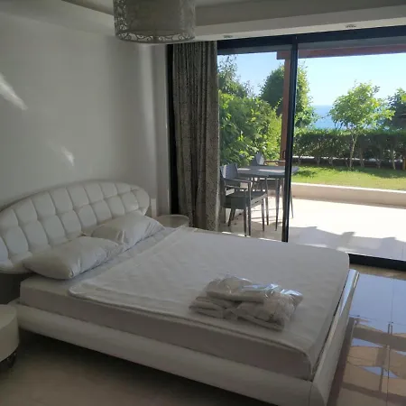 Nice With Shared Pools Near Beach And Center In Alanya