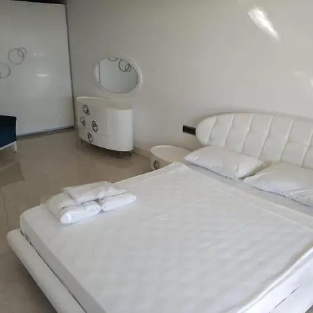 Nice With Shared Pools Near Beach And Center In Appartamento *
