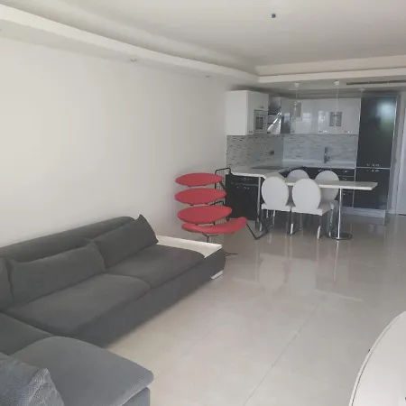Nice With Shared Pools Near Beach And Center In